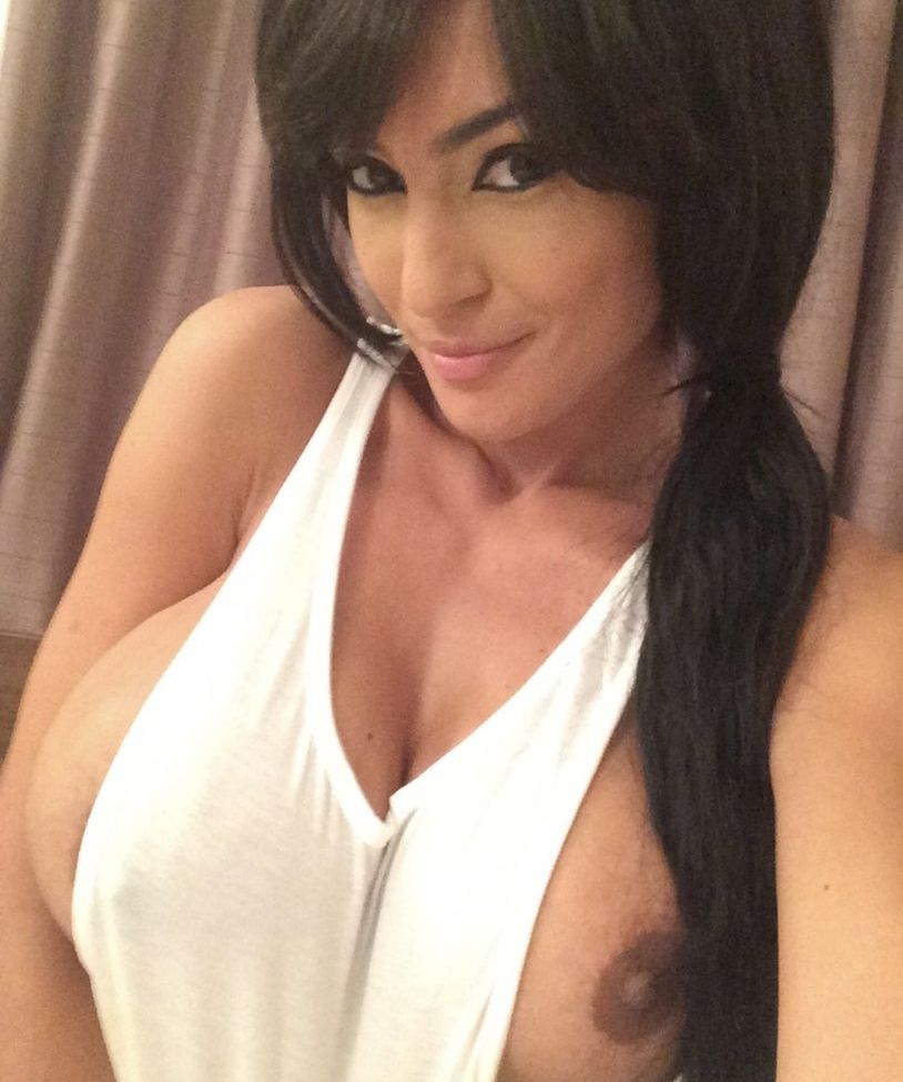 Fernanda Ferrari desnuda #109310931