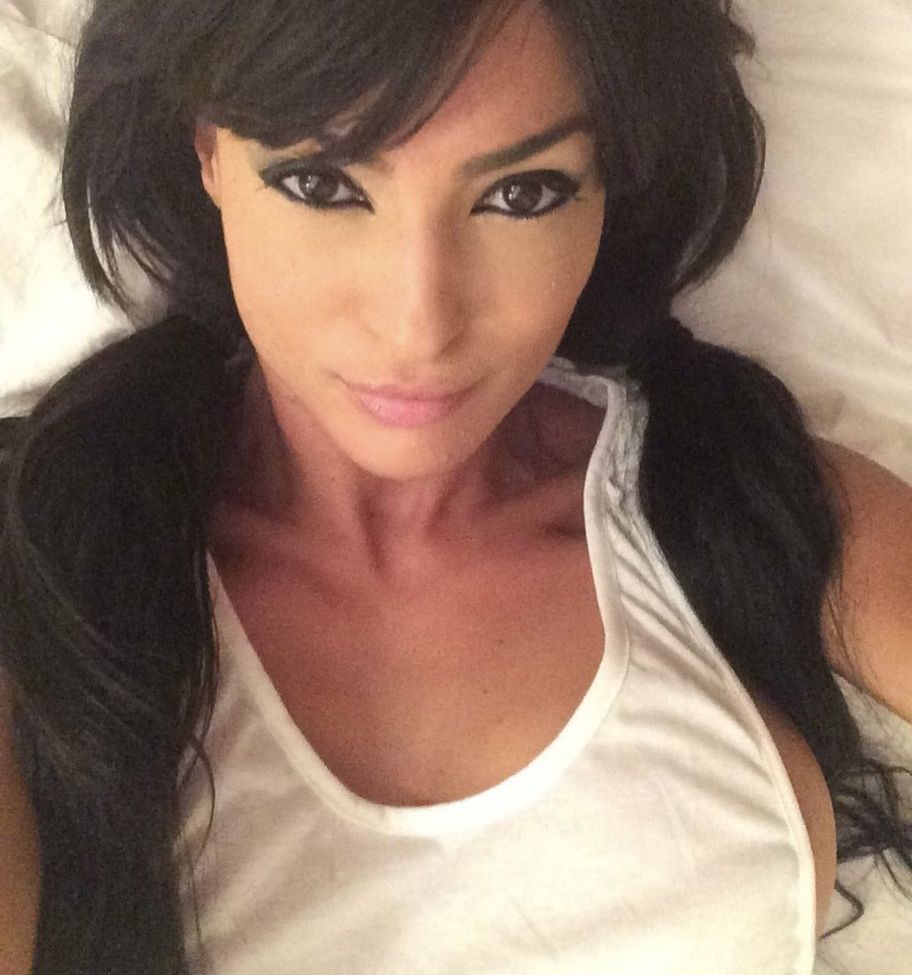 Fernanda Ferrari nude #109310933