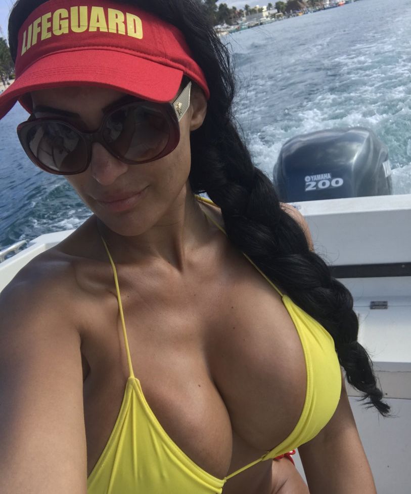 Fernanda Ferrari desnuda #109310962