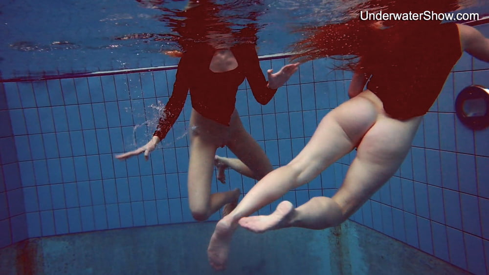 Simonna e diana underwatershow
 #106843670