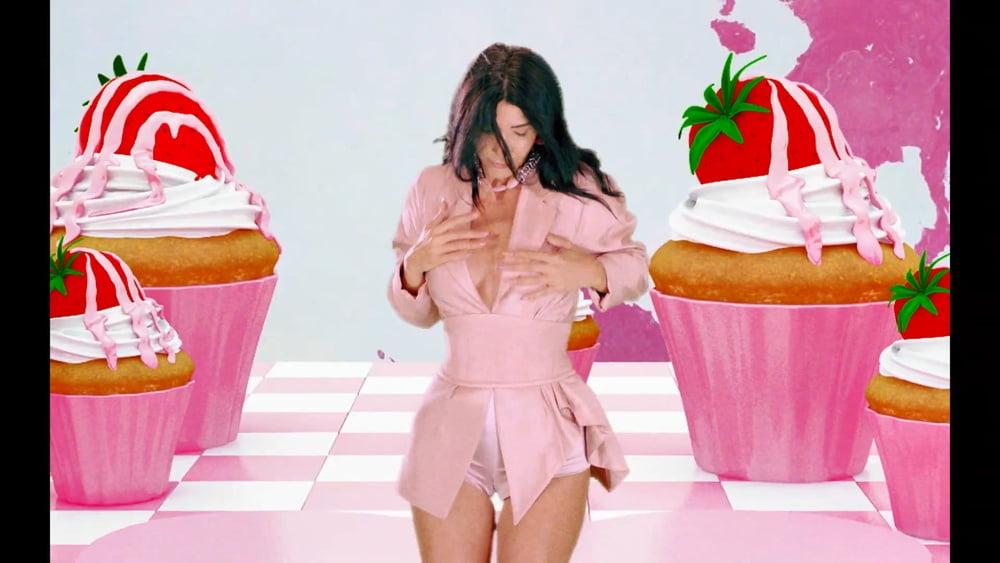 Hande Yener - Krema (2020) #92362724