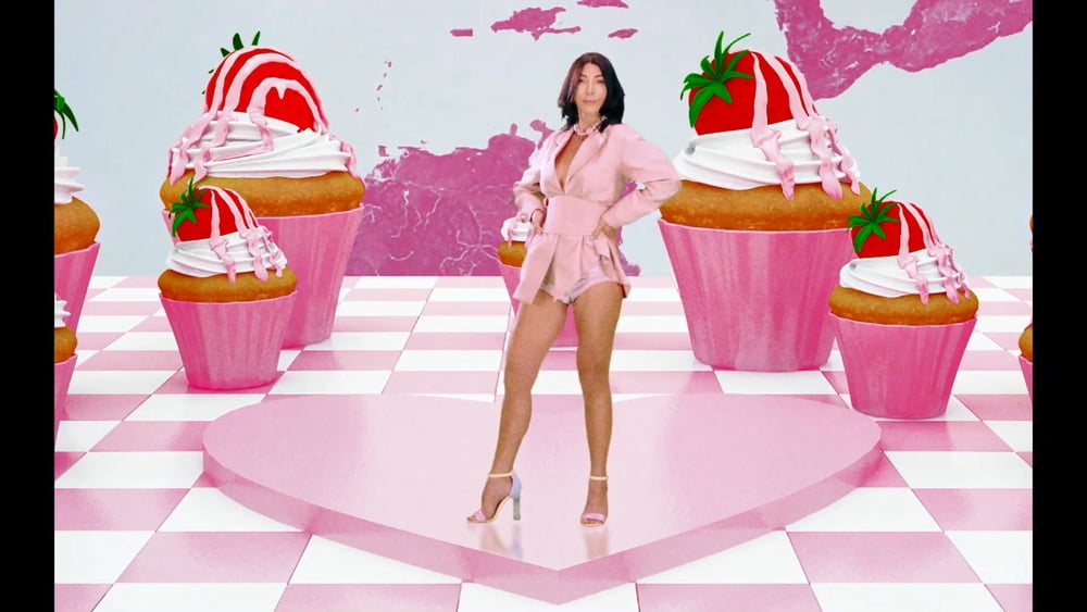 Hande Yener - Krema (2020) #92362726