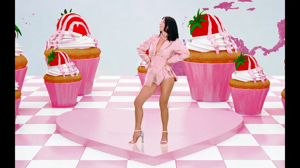 Hande Yener - Krema (2020) #92362728