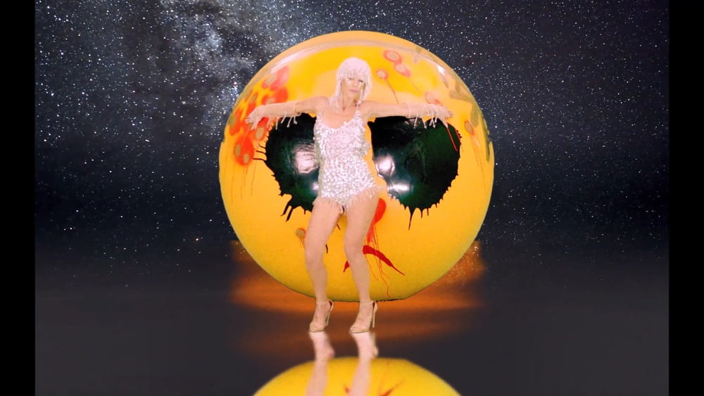 Hande Yener - Krema (2020) #92362730