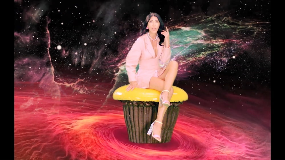 Hande Yener - Krema (2020) #92362734