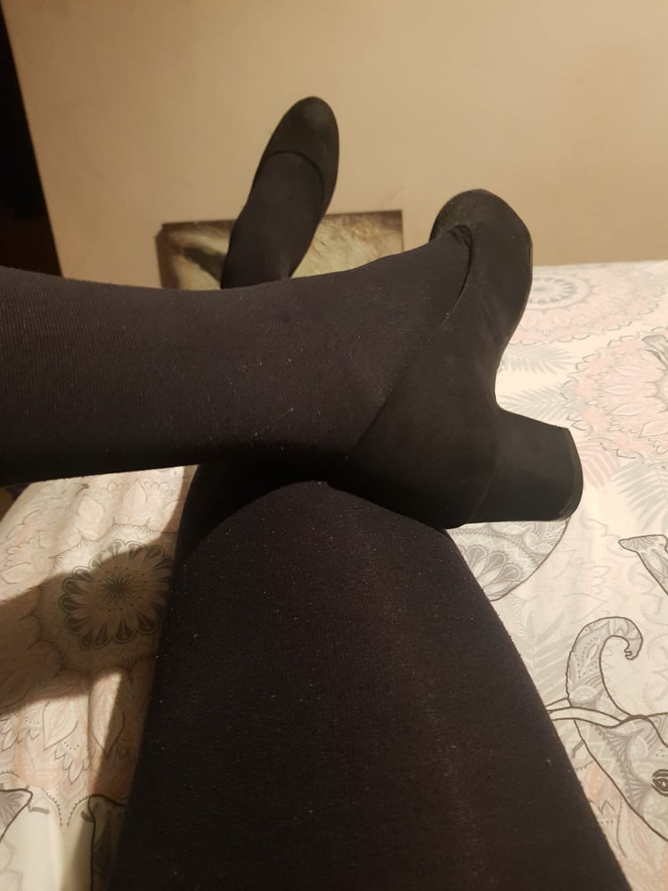 Mis zapatillas y bragas sexy
 #94714087