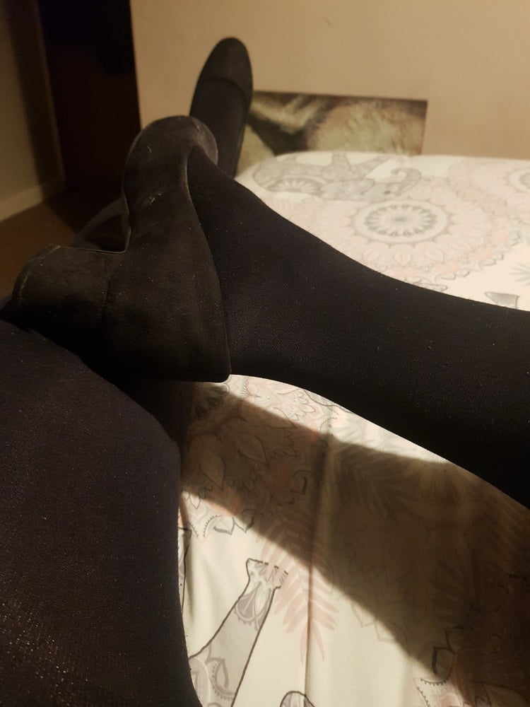 Mis zapatillas y bragas sexy
 #94714089