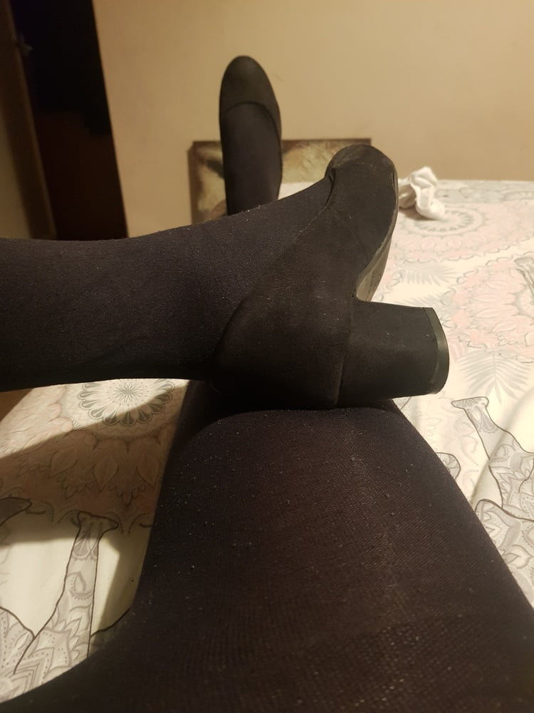 Mis zapatillas y bragas sexy
 #94714096
