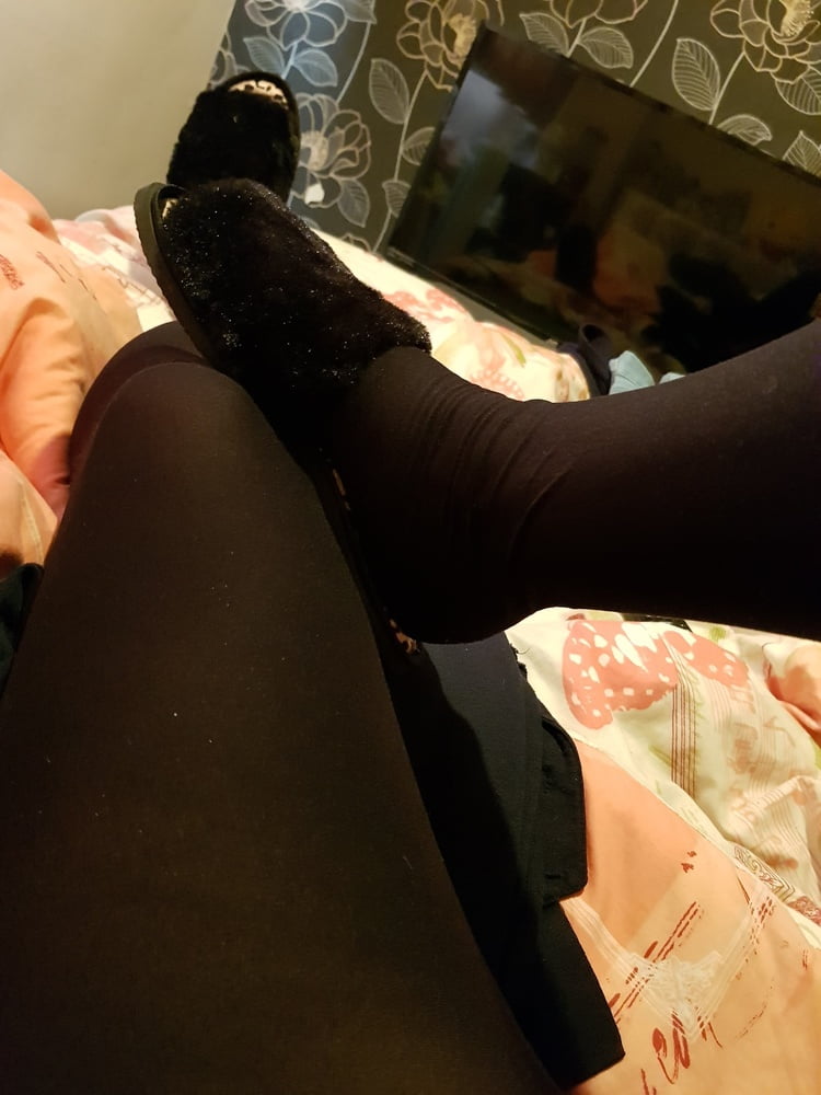 Mis zapatillas y bragas sexy
 #94714098