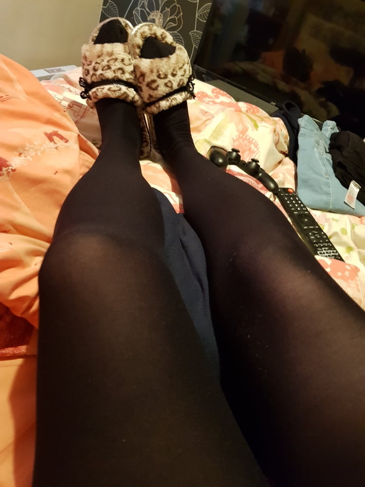 Mis zapatillas y bragas sexy
 #94714101