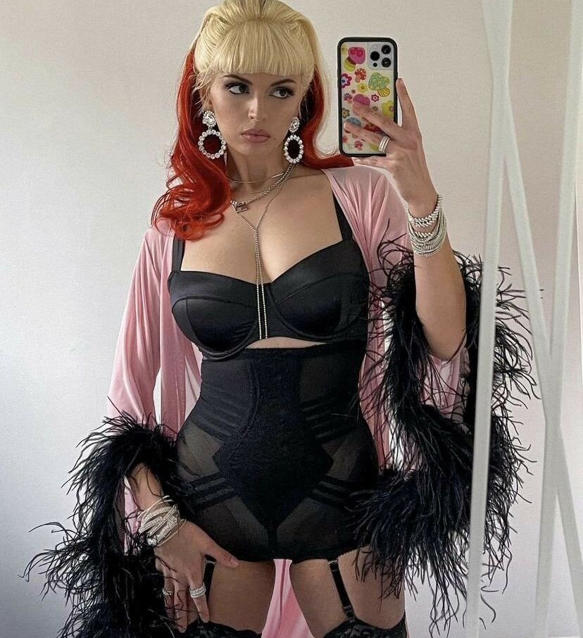 Rebecca Black nackt #109258417