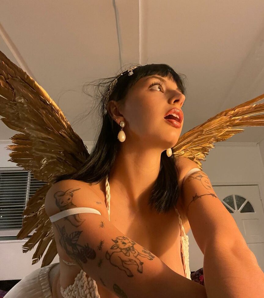 Rebecca Black nackt #109258451