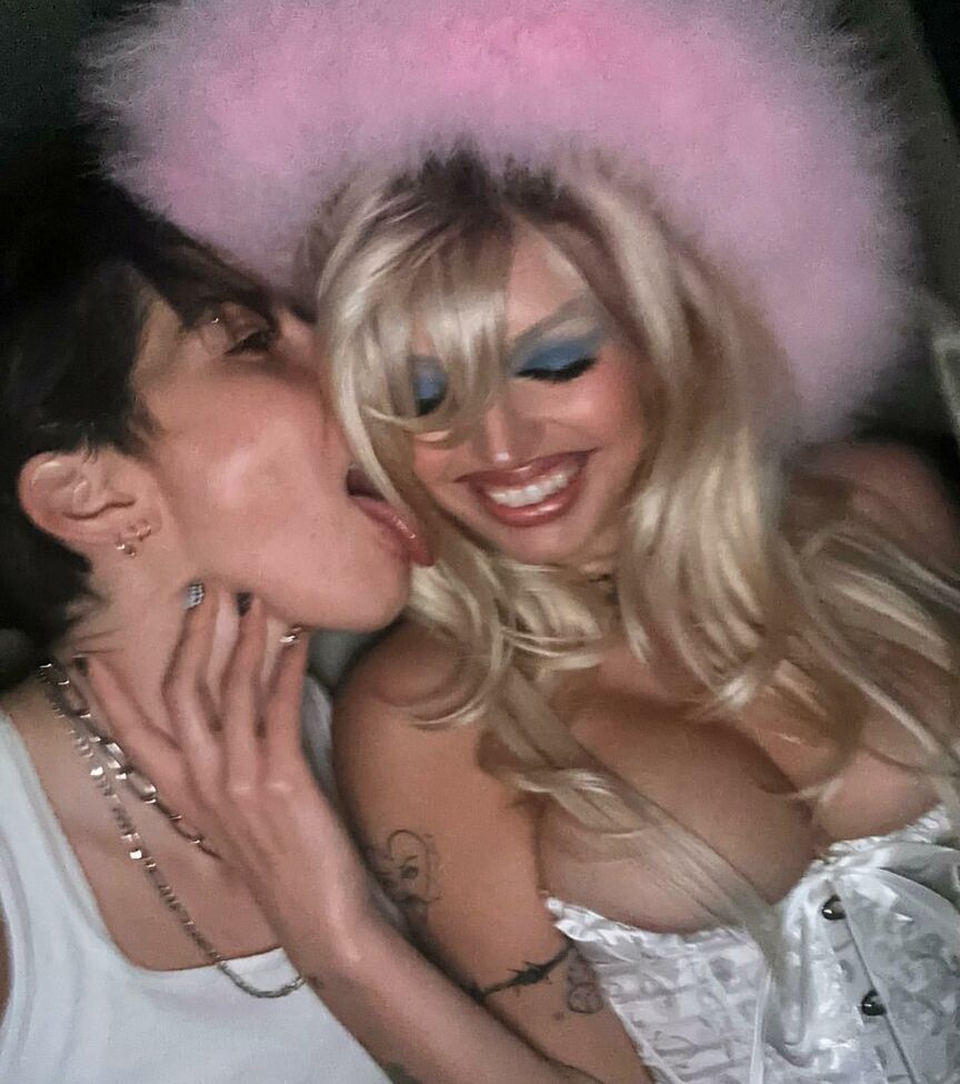 Rebecca Black nackt #109258459