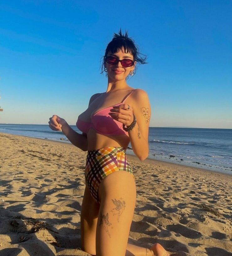 Rebecca Black nackt #109258482