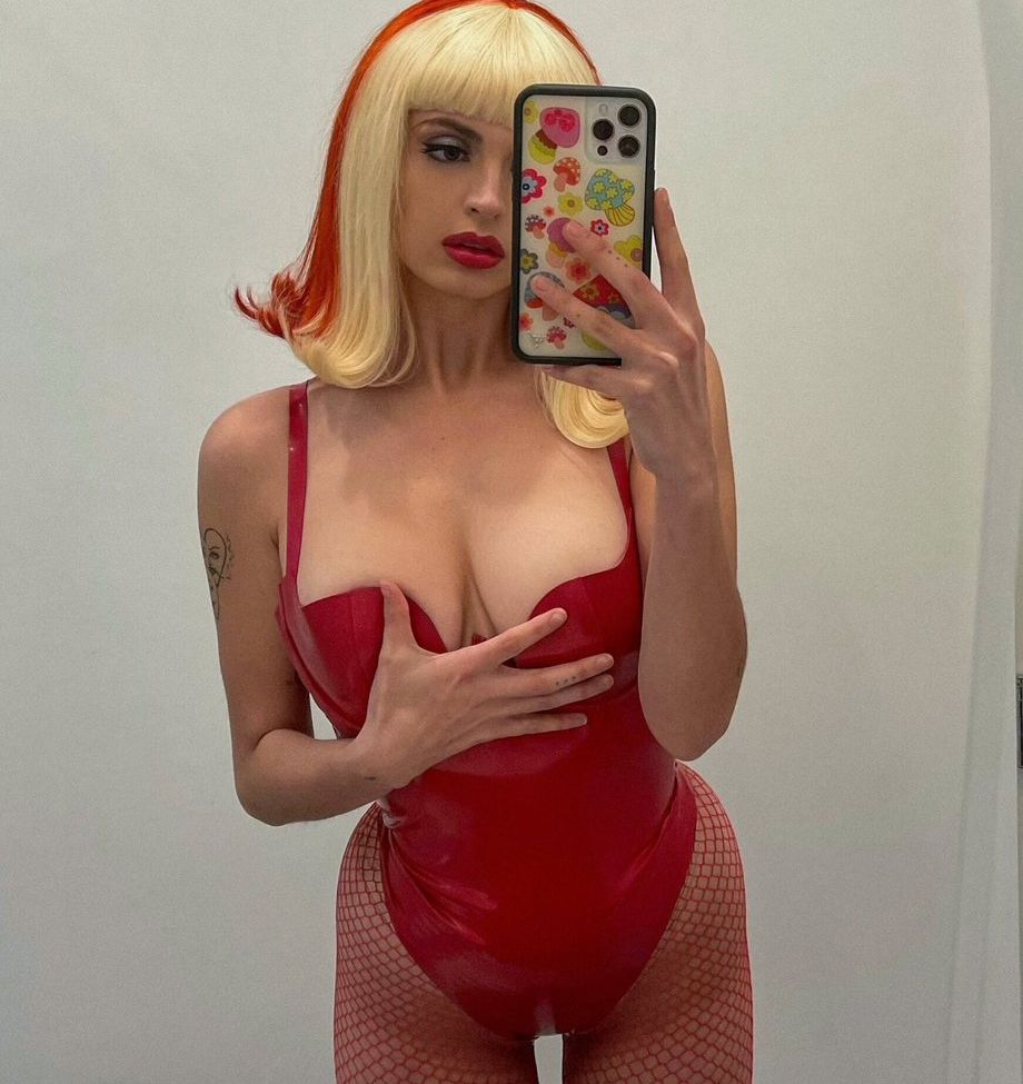 Rebecca Black nackt #109258560