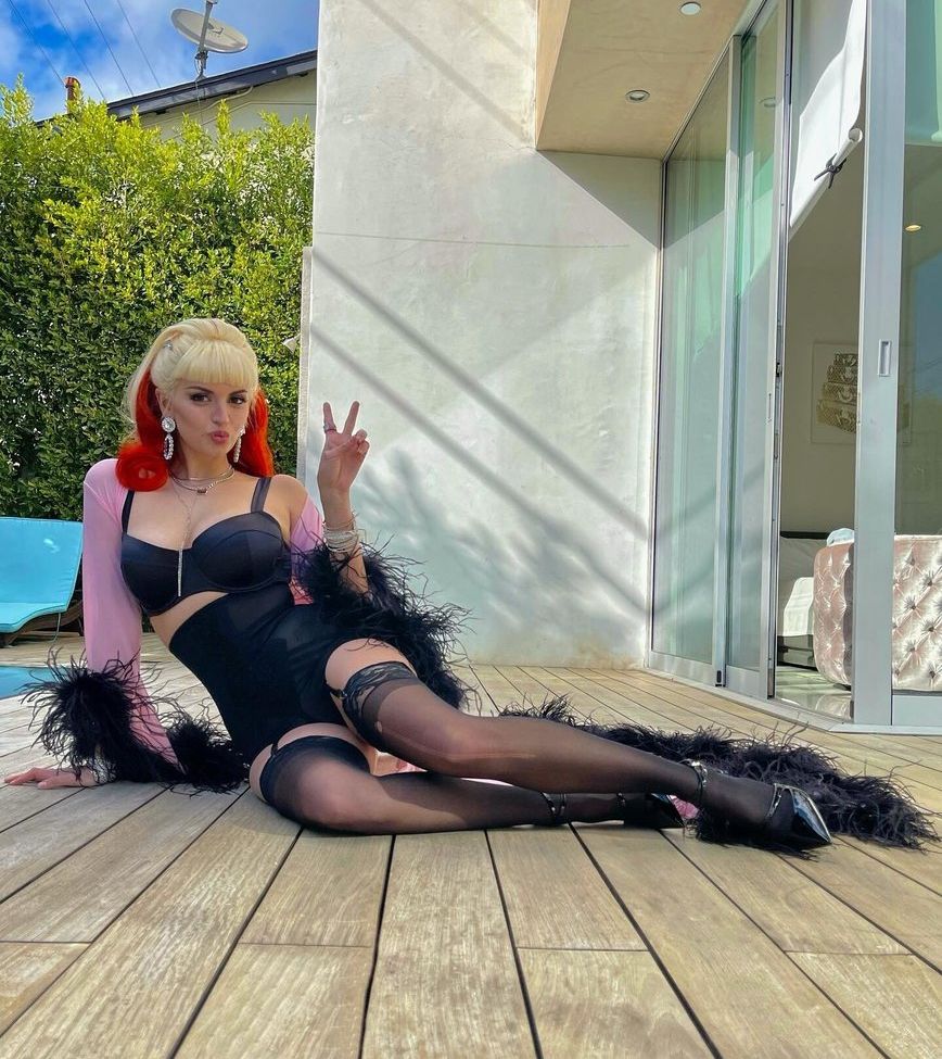 Rebecca Black nackt #109258593