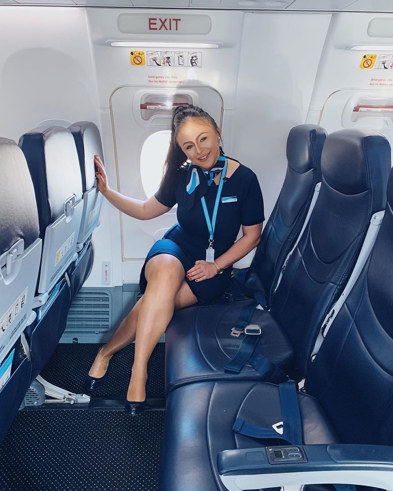Hostess dell'aria - assistente di volo - personale di cabina - hostess
 #93943526