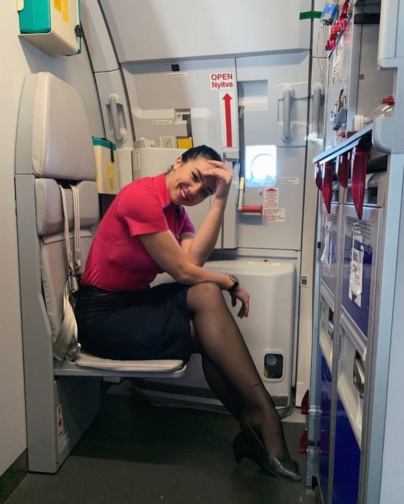 Hostess dell'aria - assistente di volo - personale di cabina - hostess
 #93943544