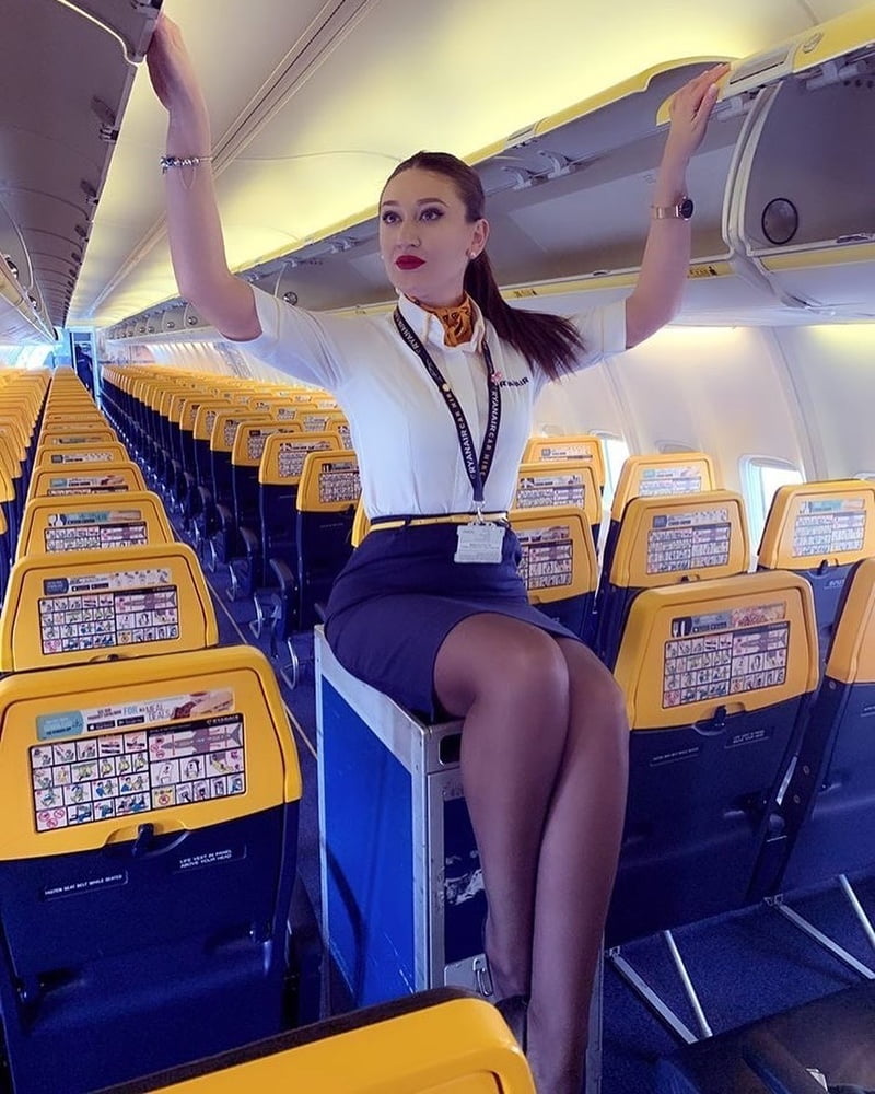 Hostess dell'aria - assistente di volo - personale di cabina - hostess
 #93943550