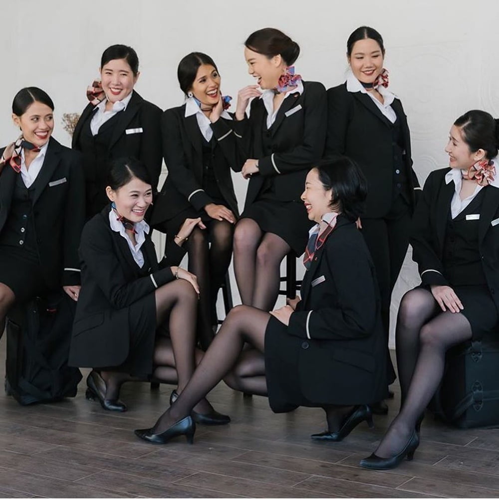 Hostess dell'aria - assistente di volo - personale di cabina - hostess
 #93943562