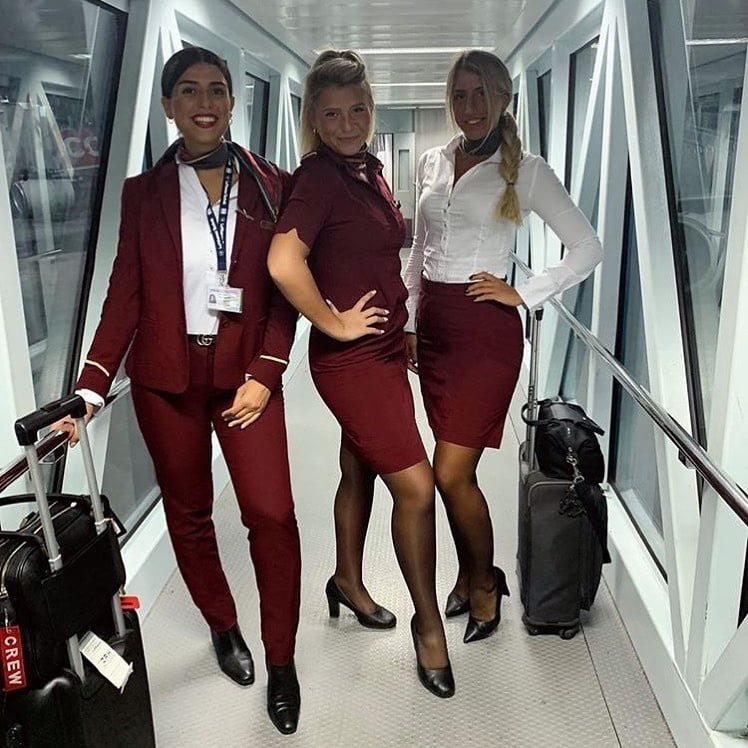 Hostess dell'aria - assistente di volo - personale di cabina - hostess
 #93943574