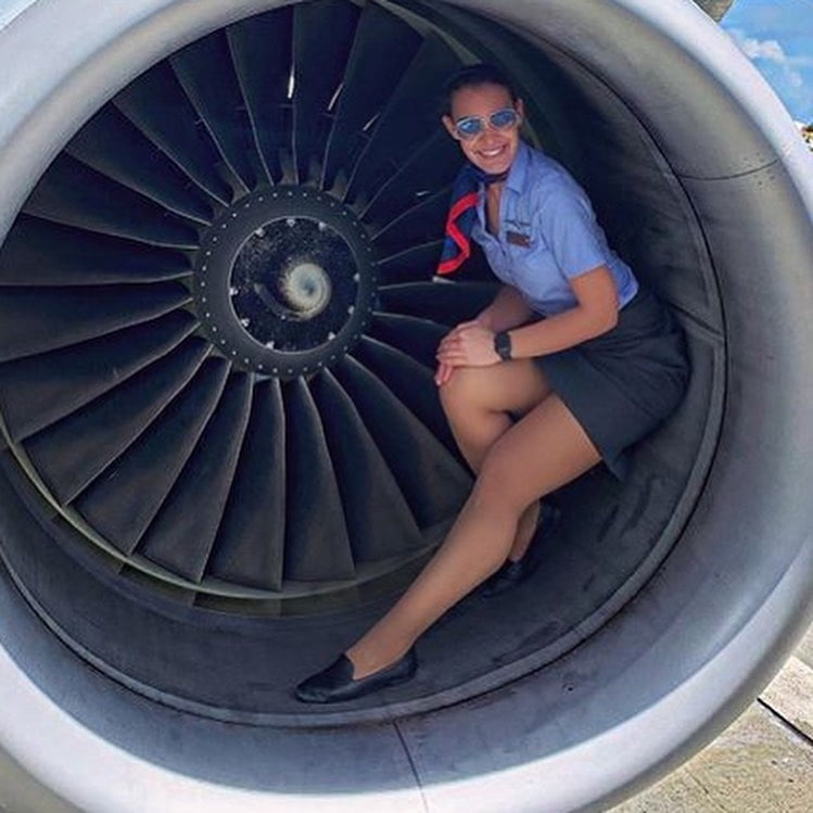 Hostess dell'aria - assistente di volo - personale di cabina - hostess
 #93943634
