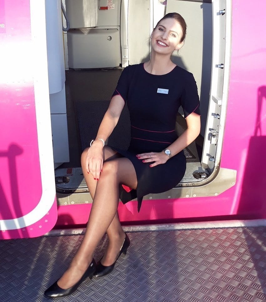 Hostess dell'aria - assistente di volo - personale di cabina - hostess
 #93943661