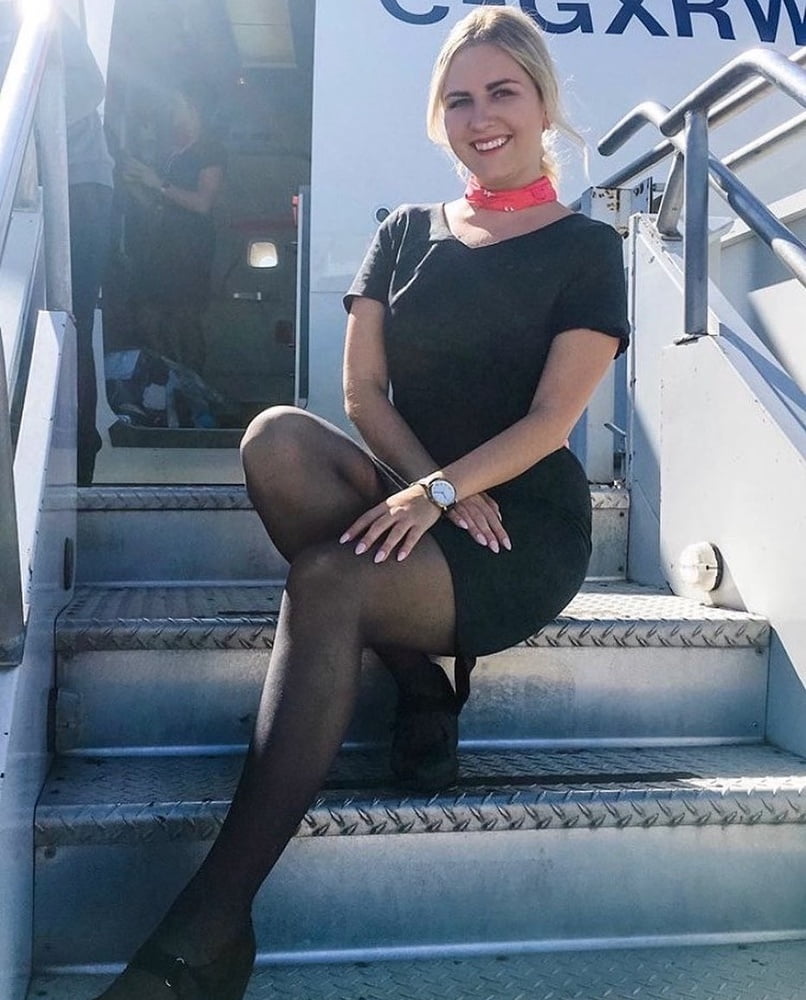 Hostess dell'aria - assistente di volo - personale di cabina - hostess
 #93943664