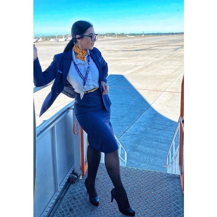 Hostess dell'aria - assistente di volo - personale di cabina - hostess
 #93943678