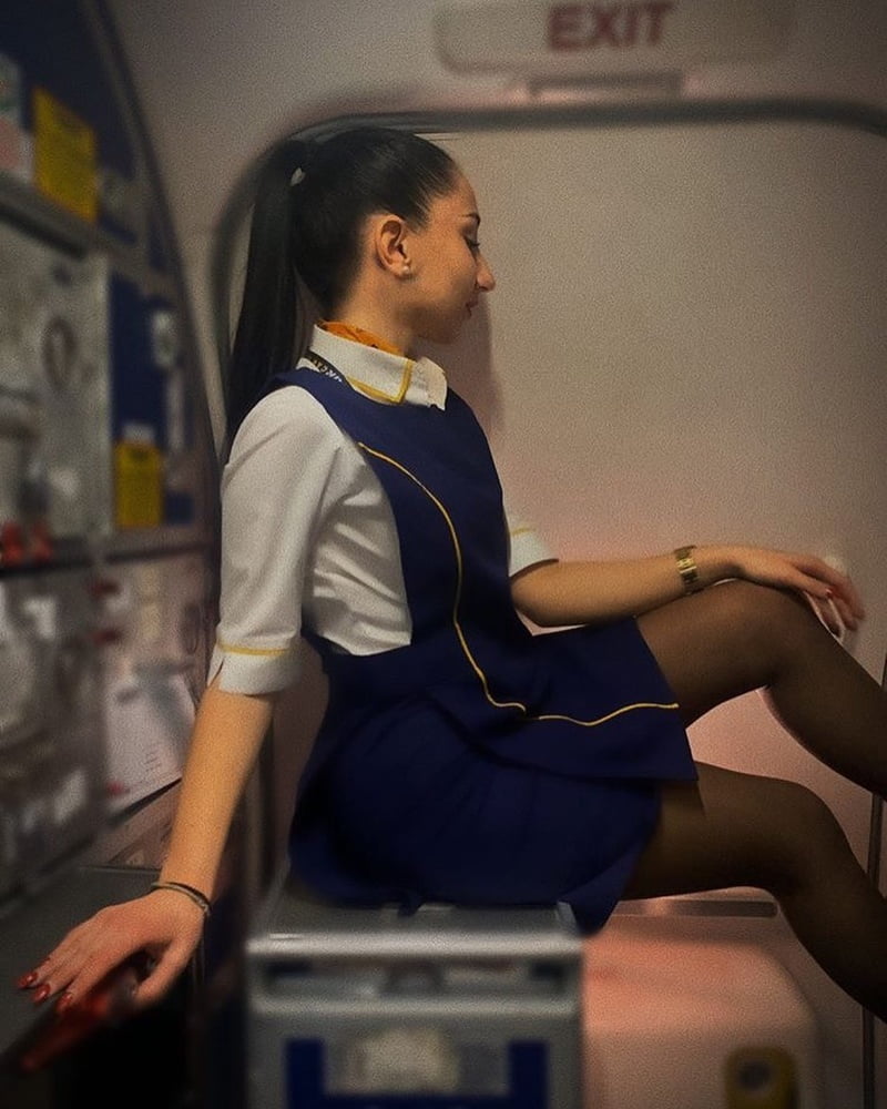 Hostess dell'aria - assistente di volo - personale di cabina - hostess
 #93943718