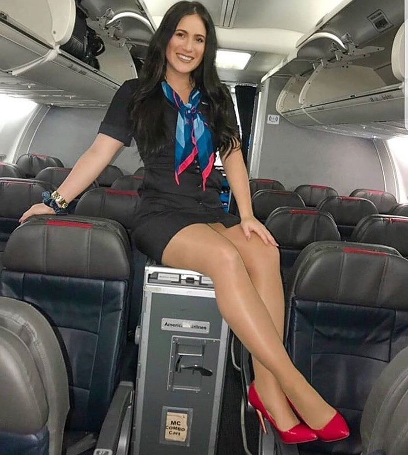 Hostess dell'aria - assistente di volo - personale di cabina - hostess
 #93943721
