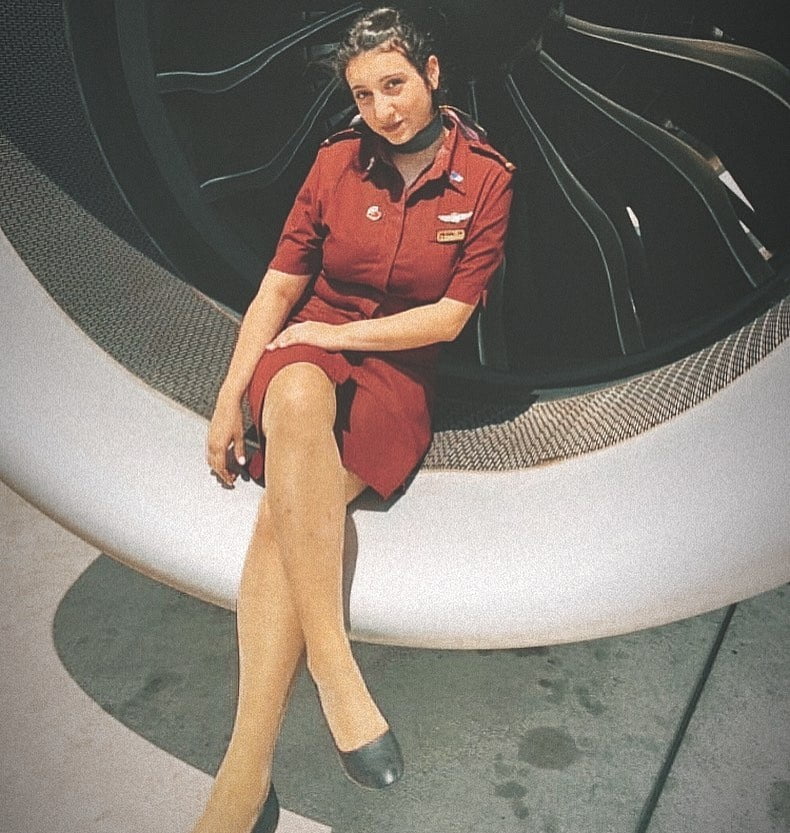 Hostess dell'aria - assistente di volo - personale di cabina - hostess
 #93943731