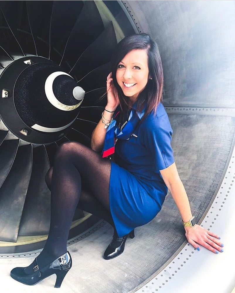 Hostess dell'aria - assistente di volo - personale di cabina - hostess
 #93943733