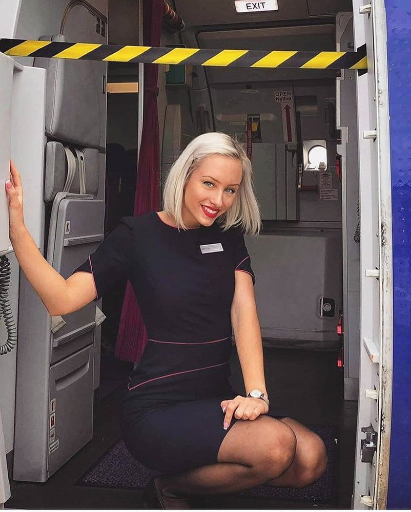 Hostess dell'aria - assistente di volo - personale di cabina - hostess
 #93943737