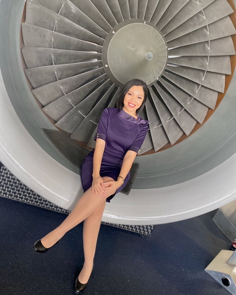 Hostess dell'aria - assistente di volo - personale di cabina - hostess
 #93943743