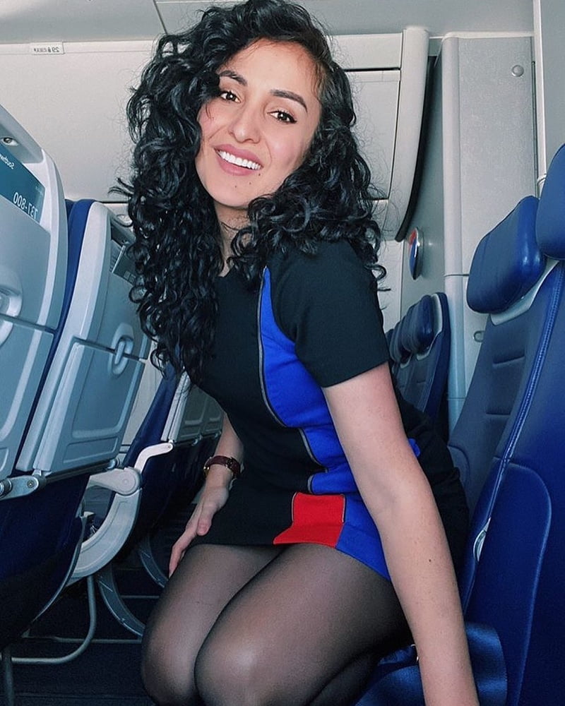 Hostess dell'aria - assistente di volo - personale di cabina - hostess
 #93943760