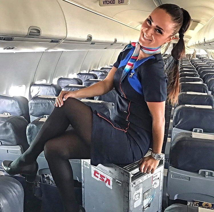 Hostess dell'aria - assistente di volo - personale di cabina - hostess
 #93943766