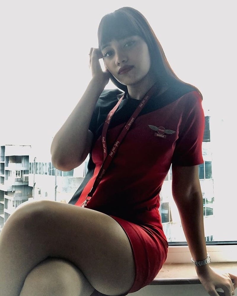 Hostess dell'aria - assistente di volo - personale di cabina - hostess
 #93943785