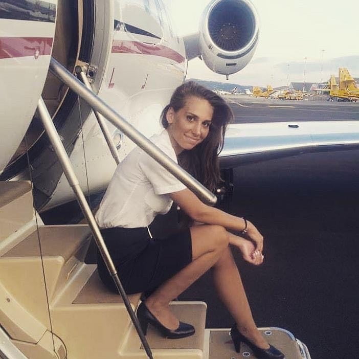 Hostess dell'aria - assistente di volo - personale di cabina - hostess
 #93943792