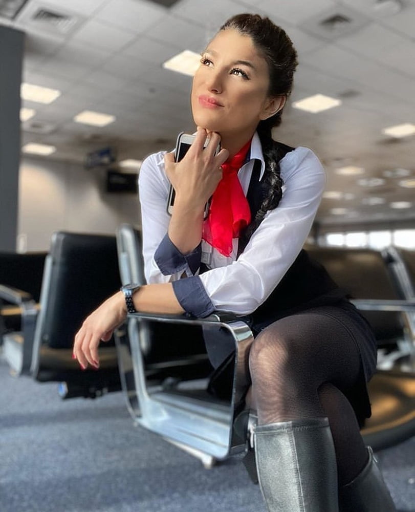 Hostess dell'aria - assistente di volo - personale di cabina - hostess
 #93943801
