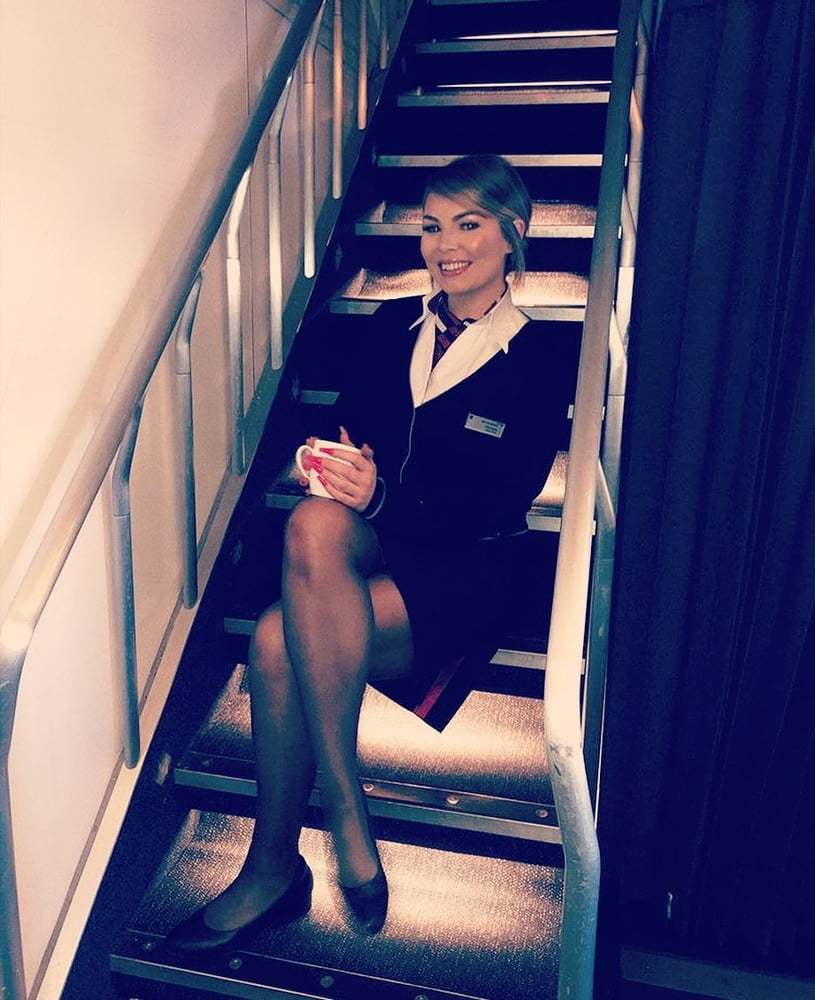 Hostess dell'aria - assistente di volo - personale di cabina - hostess
 #93943814