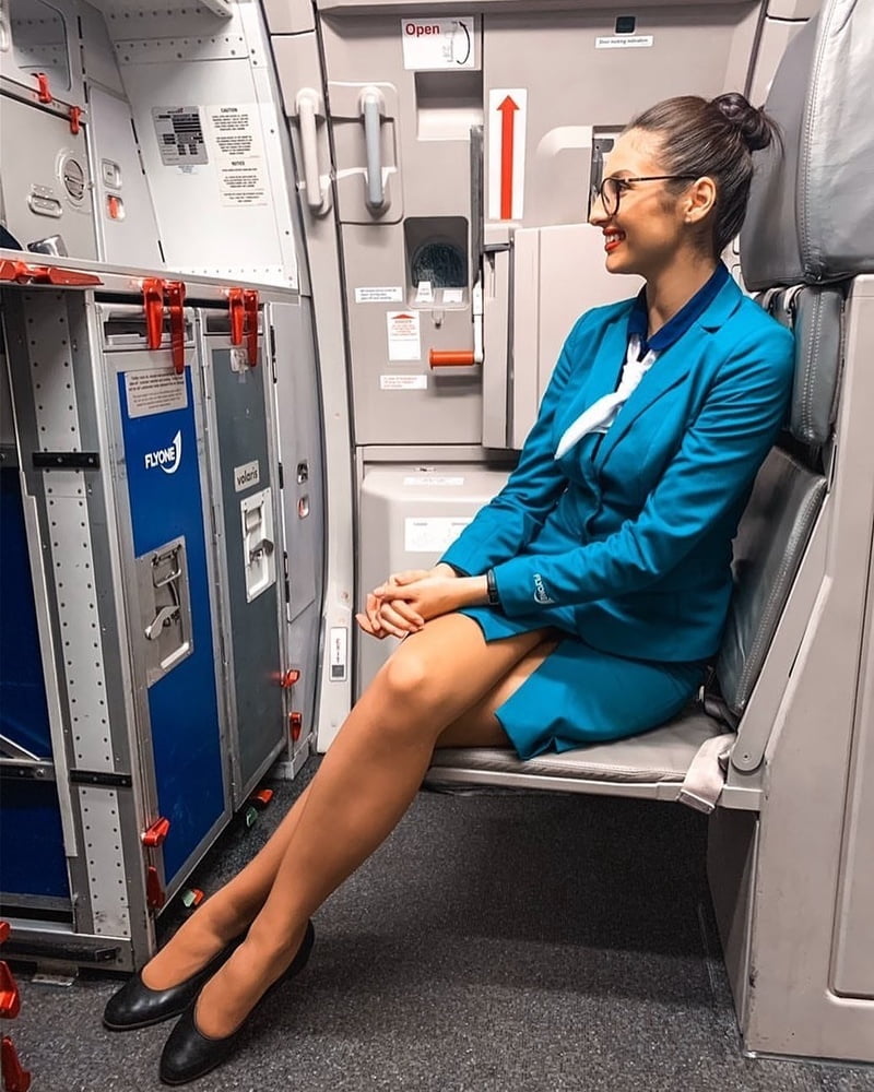 Hostess dell'aria - assistente di volo - personale di cabina - hostess
 #93943815