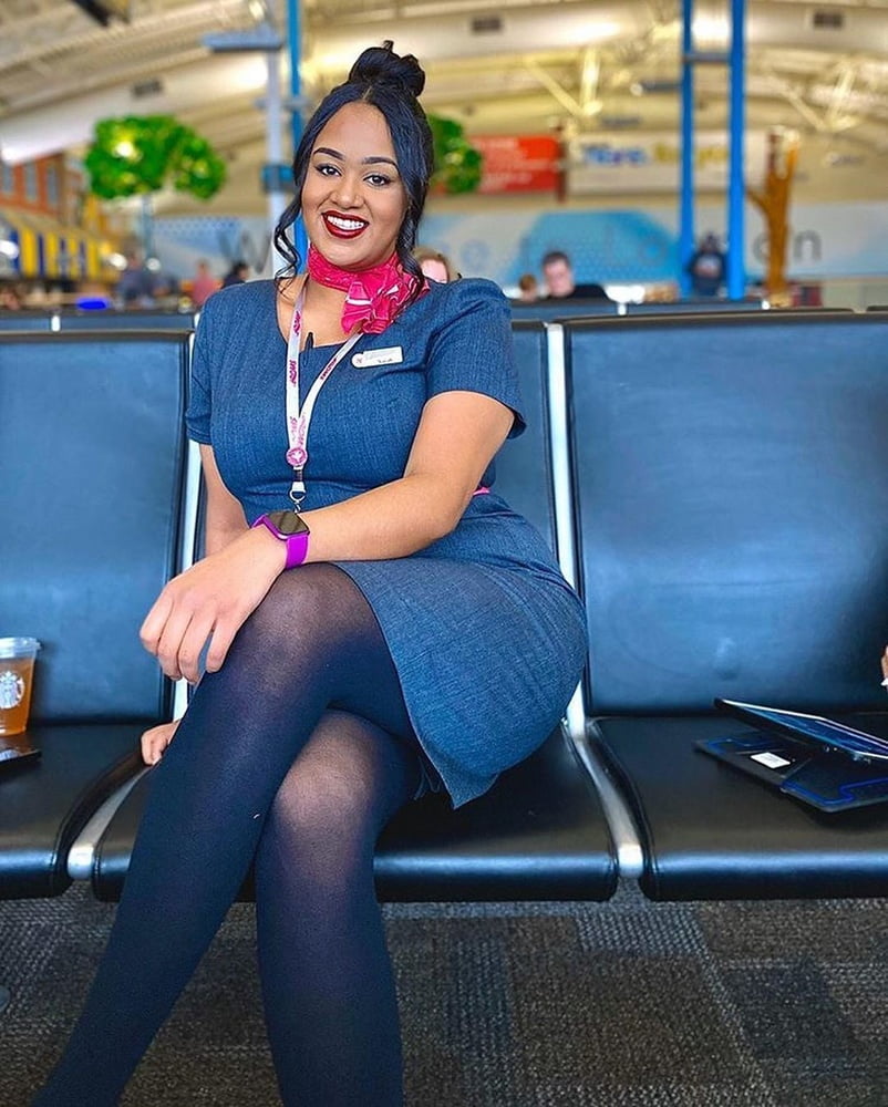 Hostess dell'aria - assistente di volo - personale di cabina - hostess
 #93943857