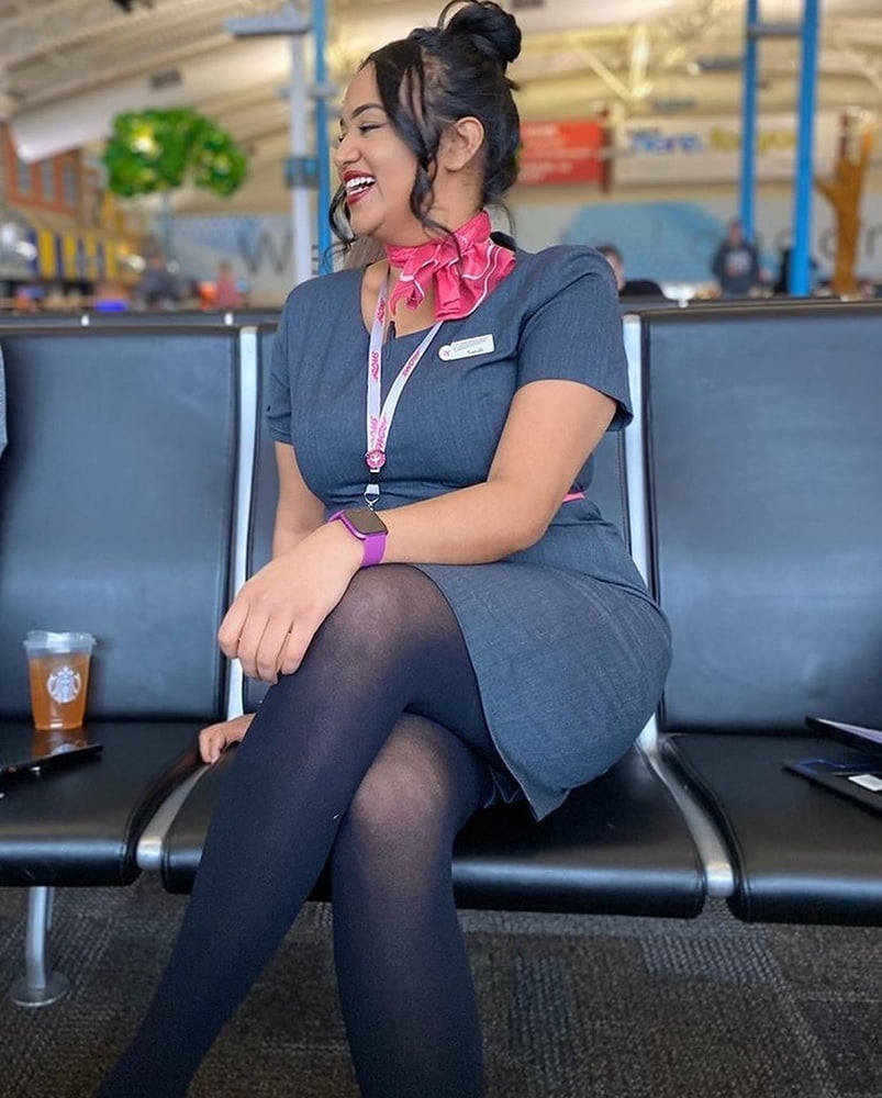 Hostess dell'aria - assistente di volo - personale di cabina - hostess
 #93943861