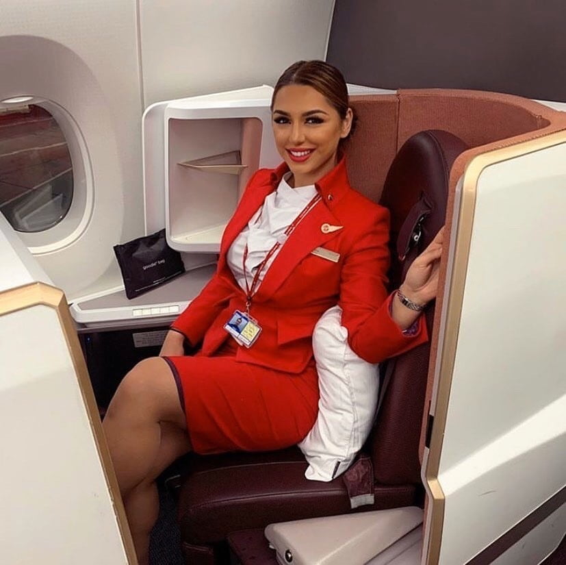 Hostess dell'aria - assistente di volo - personale di cabina - hostess
 #93943873