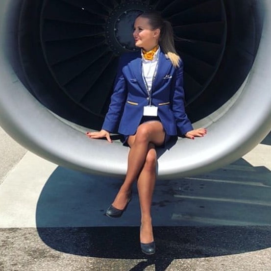 Hostess dell'aria - assistente di volo - personale di cabina - hostess
 #93943882