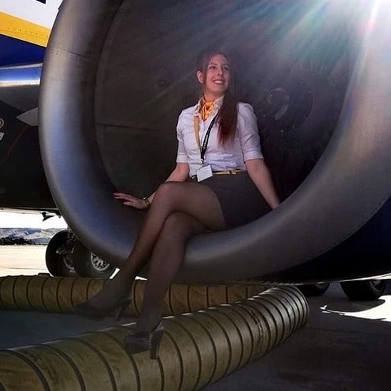 Hostess dell'aria - assistente di volo - personale di cabina - hostess
 #93943892