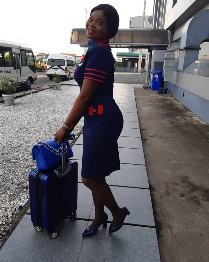 Hostess dell'aria - assistente di volo - personale di cabina - hostess
 #93943941