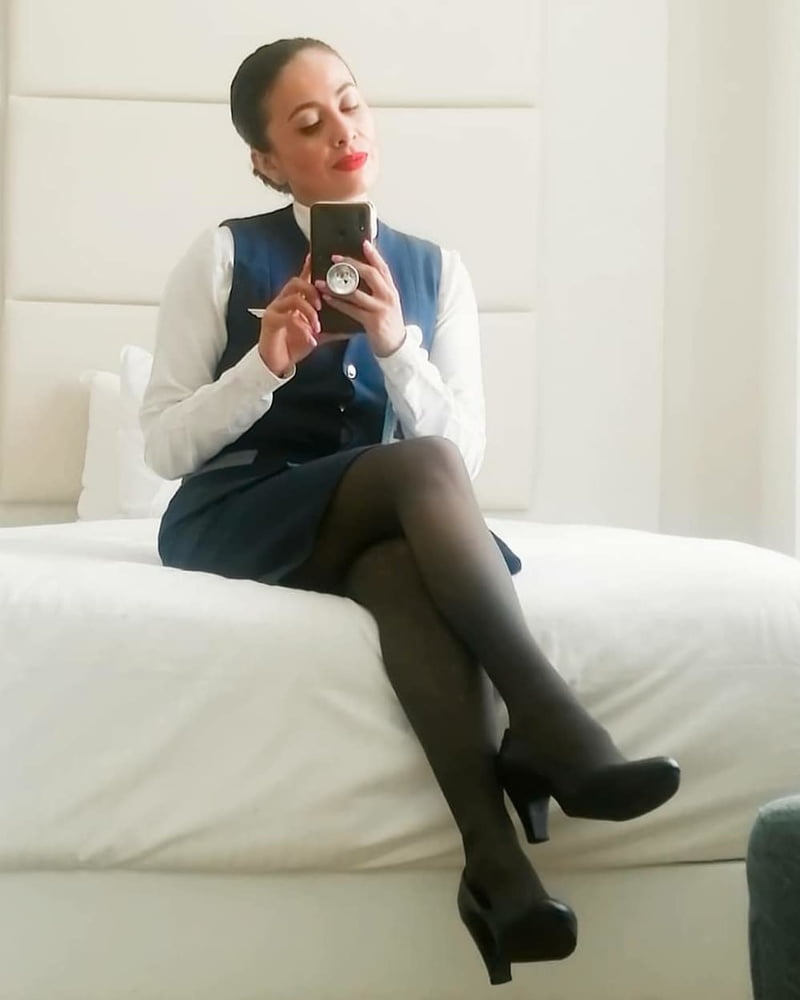 Hostess dell'aria - assistente di volo - personale di cabina - hostess
 #93943949