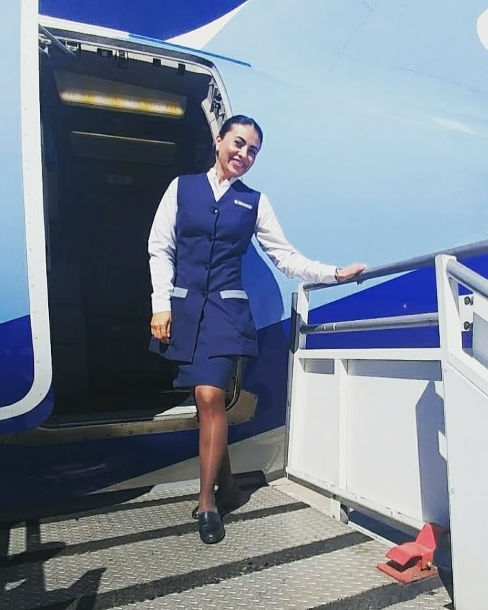 Hostess dell'aria - assistente di volo - personale di cabina - hostess
 #93943955